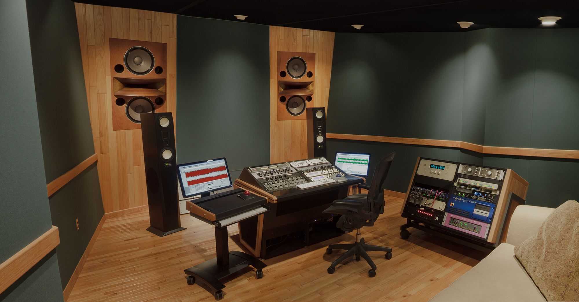 Mastering 2.0. Дизайн студии звукозаписи. Звуковая карта для домашней студии звукозаписи. Фирменные цвета музыкальной студии. Рок комната студия для монитор.